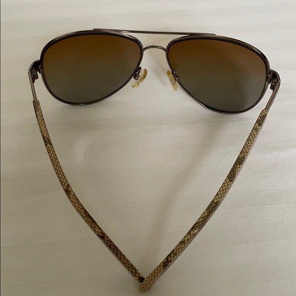 ❌SOLD❌ Tory Burch Snakeskin Aviator Sunglasses - Picture 4 of 10
